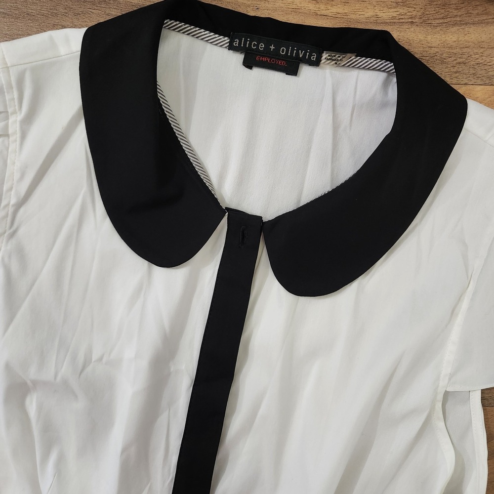 Alice and Olivia Ruffled Hem Placket Button Shirt Top Peter Pan Collar Medium